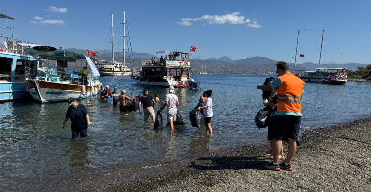 Fethiye'de Gönüllülerden Çevre Temizliği