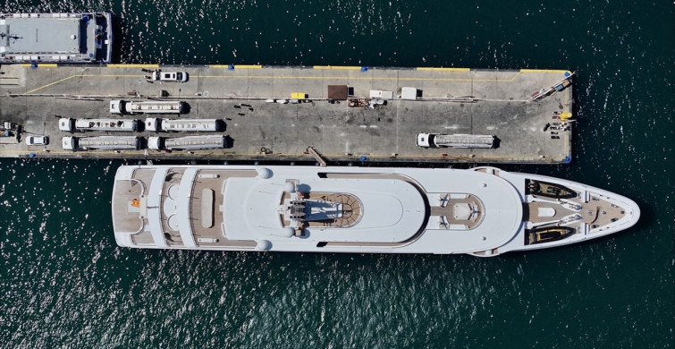 Fethiye'de I Dynasty Mega Yatına Yakıt İkmal Edildi