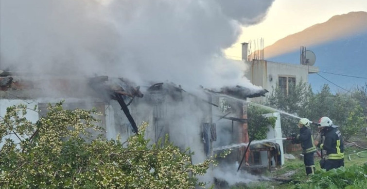 Fethiye'de Müstakil Evde Yangın: 1 Kişi Hastaneye Kaldırıldı