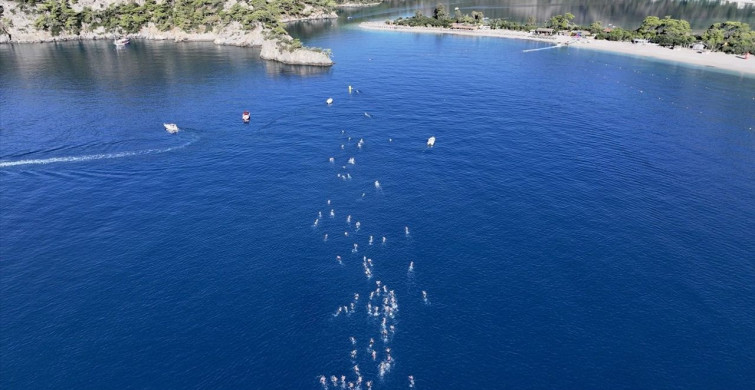 Fethiye'de Uluslararası Açık Su Yüzme Yarışları Coşkusu