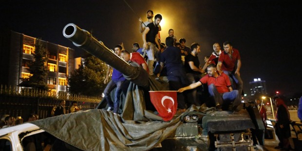 FETÖ'den Tutuklanan Emniyet Müdürünün Şok İtirafı: Uçaklar Alçak Uçuş Yaparken...
