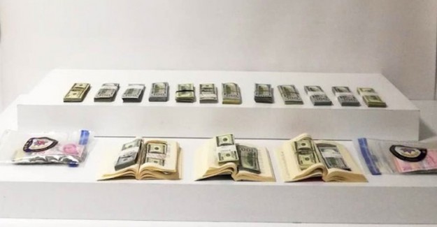 FETÖ'nün Gaybubet Evinde Kitapların Arasında Binlerce Dolar Bulundu