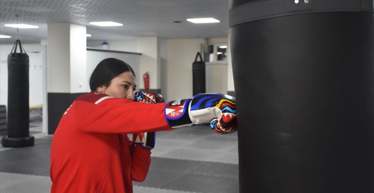 Feyzanur Azizoğlu'nun Savate Combat Dünya İkinciliği ve Hedefleri