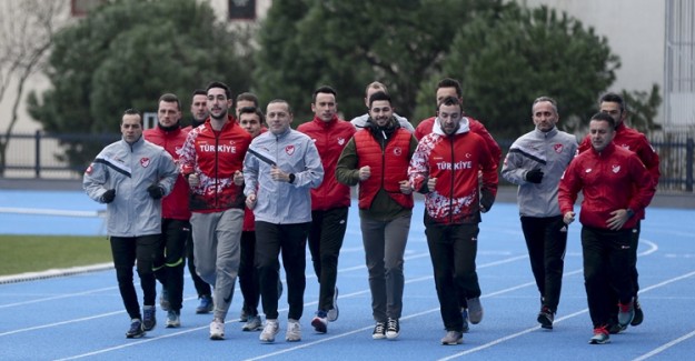 FIFA Kokartlı Hakemler, Burhan Felek'te Koştu