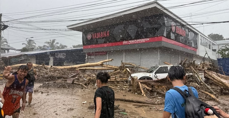 Filipinler'de Tropikal Fırtına Sonucu Heyelan: 4 Kayıp