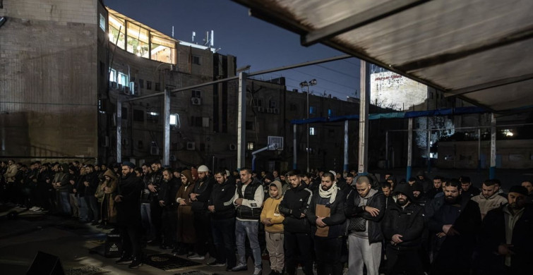 Filistinliler Mescid-i Aksa'nın Kapatılmasına Tepki Gösterdi