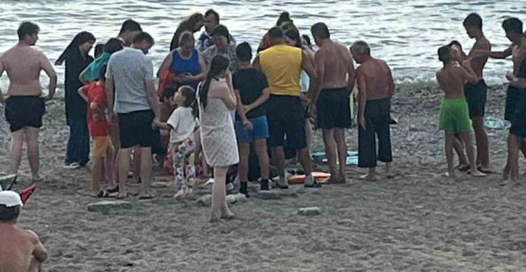 Filyos sahilinde denizde kramp giren vatandaş cankurtaranlar tarafından kurtarıldı