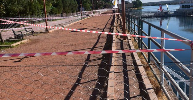 Fırat Nehri'nde Su Seviyesi Yükseldi, Kıyıda Çökmeler Yaşandı