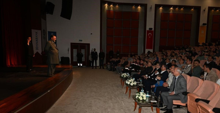 'Firavunla Yüz Yüze' Tiyatrosu İzleyicilerle Buluştu