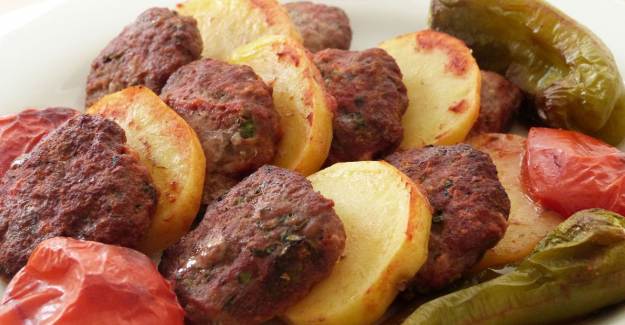 Fırında Köfte Patates Tarifi