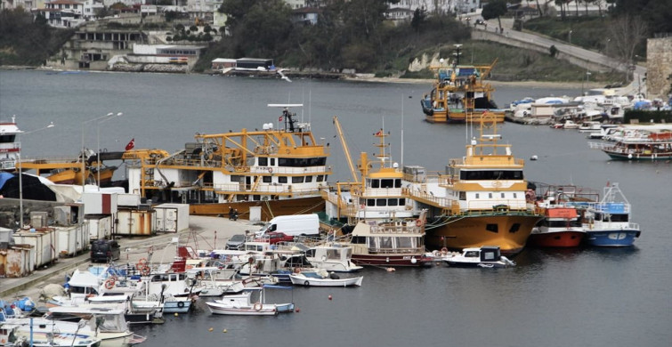 Fırtına Nedeniyle Yük Gemileri Sinop Limanına Sığındı
