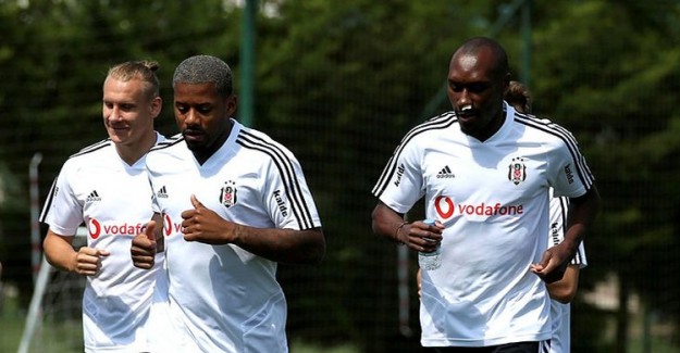Flaş! Beşiktaş'ta Atiba Takıma Katıldı!