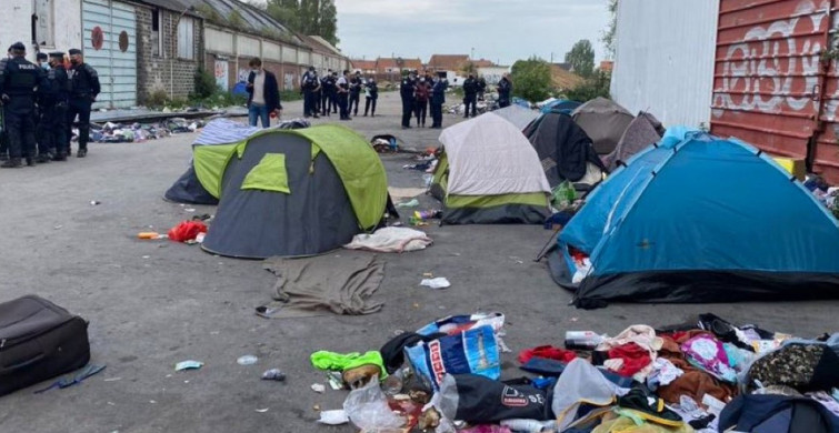 Fransa Yasadışı Olarak Nitelendirdiği Göçmen Kampını Dağıttı