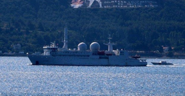 Fransız Savaş Gemisi Çanakkale Boğazından Geçti  