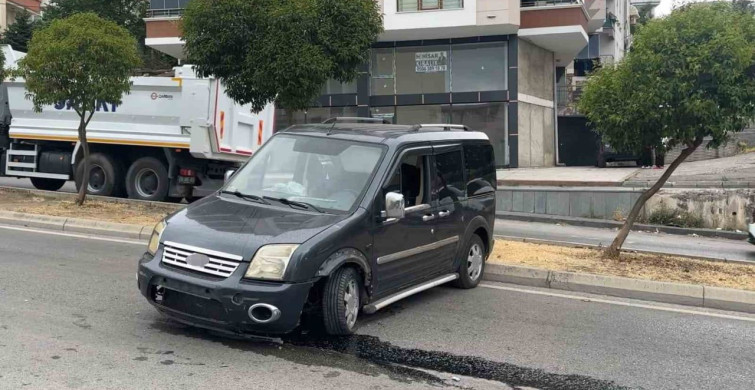Freni boşalan hafif ticari araç 2 metreden yola düştü