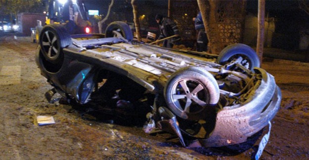 Freni Boşalan Kamyon Otomobili Ezdi!