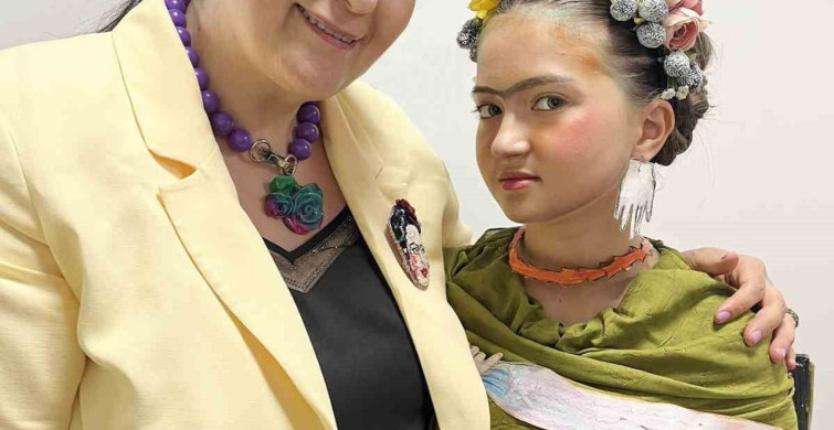 Frida Kahlo’nun eserleri, Bursa’da canlı tabloya dönüştü