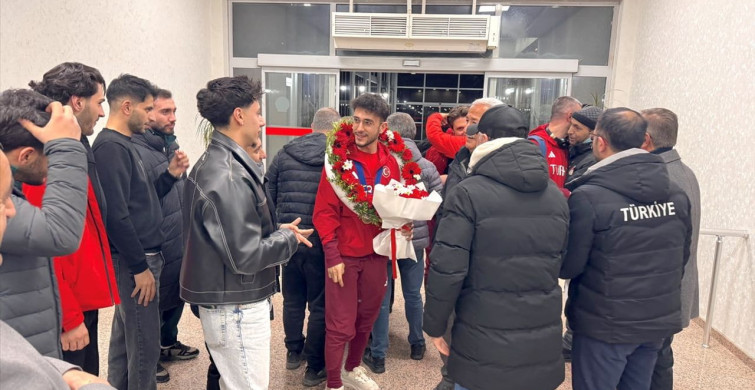 Furkan Akar'dan Tarihi Başarı