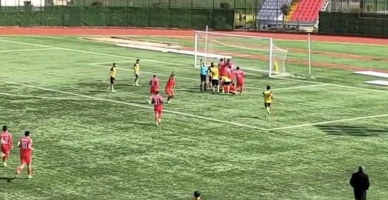 Futbol Maçında Penaltı Sonrası Arbede: Bir Oyuncunun Elmacık Kemiği Kırıldı