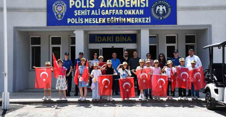 Gaffar Amcayla el ele projesiyle çocuklar polislik mesleğini yakından tanıyor