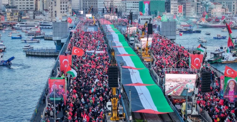 Galata Köprüsü’nden Gazze’ye insanlık haykırışı: İstanbul tek yürek Filistin için ayakta