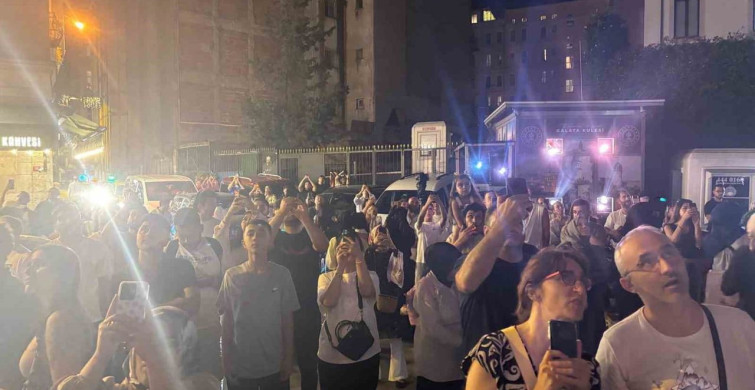 Galata Kulesi’nde 15 Temmuz’a özel mapping gösterisi
