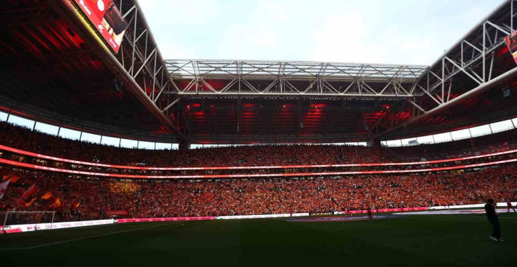 Galatasaray, Antalyaspor Karşısında 2 Değişiklikle Mücadele Etti