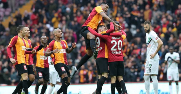 Galatasaray, Saracchi ve Emre Akbaba'yı Kazandı