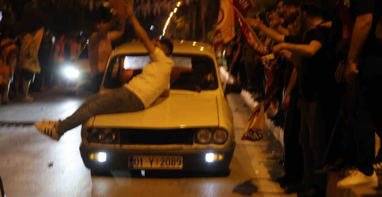 Galatasaray Taraftarlarından Fenerbahçe'ye Sert Gönderme