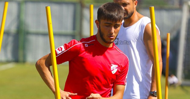 Galatasaray ve Fenerbahçe Karşı Karşıya 