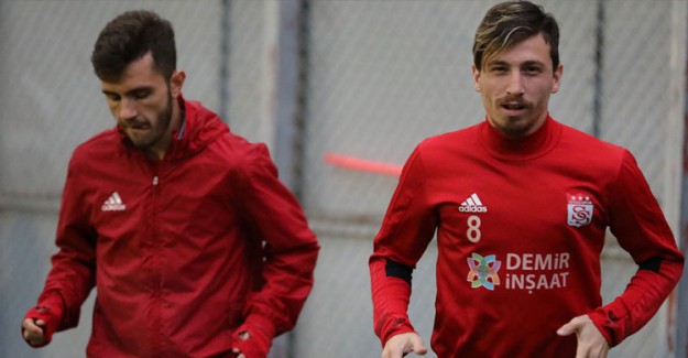  Galatasaray'a Emre Kılınç Ve Mert Hakan Geliyor!