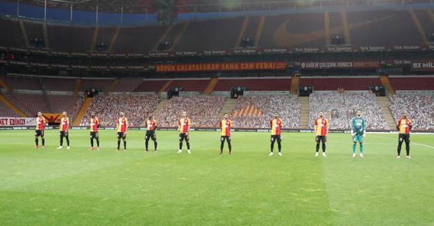 Galatasaray'da 10 Futbolcunun Bileti Kesildi