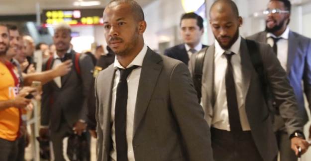 Galatasaray'da 9 Futbolcu Eşyalarını Topladı