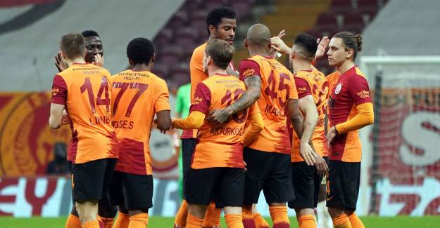 Galatasaray'da Devre Arasında Peş Peşe Ayrılıklar Yaşanacak!