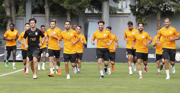 Galatasaray’ın Kamp Kadrosu Belli Oldu! 2 Oyuncu Kadro Dışı
