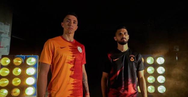 Galatasaray'ın Yeni Forması için Olay Yorum! 'Parçalı Değil Paramparça'