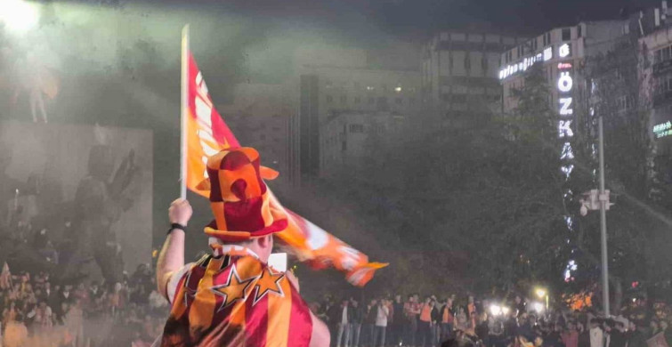 Galatasaraylı Taraftarlar 26. Şampiyonluk Sevincini Yaşadı