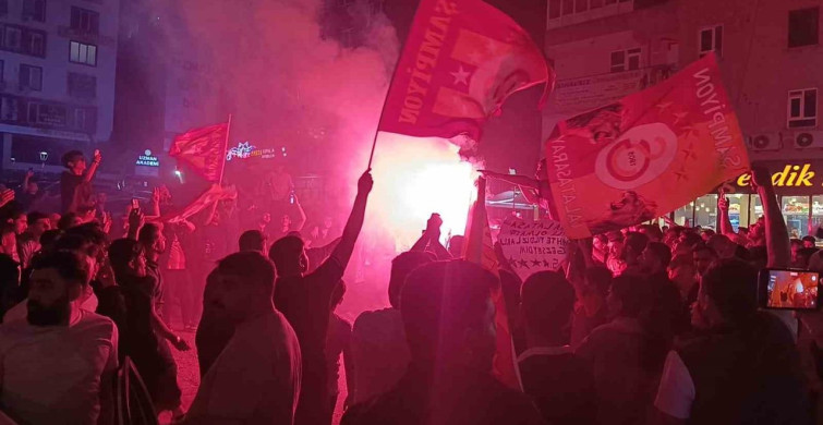 Galatasaraylı Taraftarlar Şanlıurfa'da Şampiyonluk Kutladı