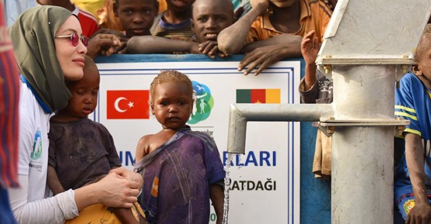 Gamze Özçelik, Afrika'da 11 Su Kuyusu Açtırdı