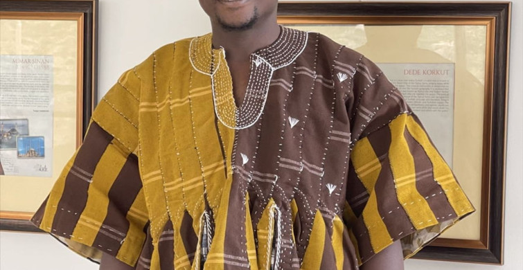 Gana'nın Geleneksel Fugu Kıyafeti: Kültürel Mirasın Sembolü