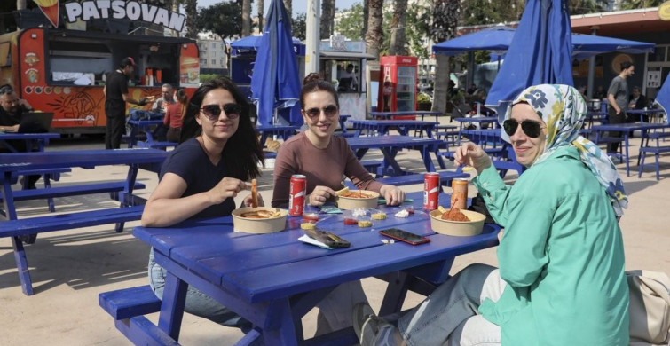 Gastrokaravanlar Mersin Sahilinde Lezzet Dolu Bir Deneyim Sunuyor