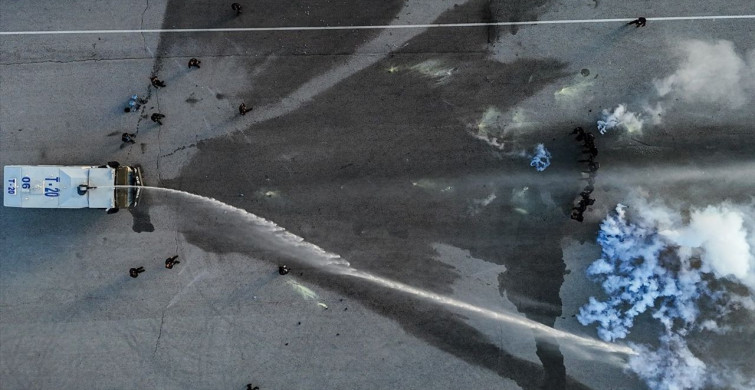 Gazeteciler Savaş Muhabirliği Eğitiminde Sahada Hazırlanıyor