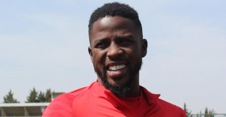 Gaziantep forması giyen Papy Dijilobodji, Süper Lig'de kariyerine forvet olarak devam edebileceğini söyledi
