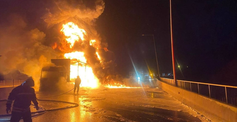 Gaziantep TAG Otoyolu'nda Tır Yangını Kontrol Altına Alındı