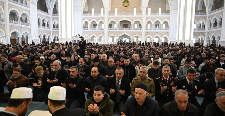 Gaziantep'te 6 Şubat Depremlerinde Hayatını Kaybedenler Anıldı