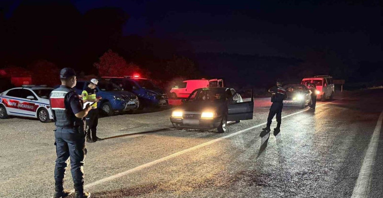 Gaziantep'te gerçekleştirilen yol kontrol uygulamasında 353 aranan şahıs yakalandı