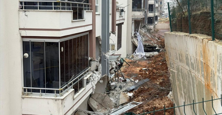 Gaziantep'te İstinat Duvarı Çöktü: 4 Daire Zarar Gördü