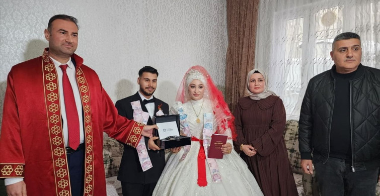 Gaziantep'te Kar Dağıttı, Nikah Evde Kıyıldı