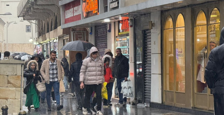 Gaziantep'te Sağanak Yağış Hayatı Etkiledi