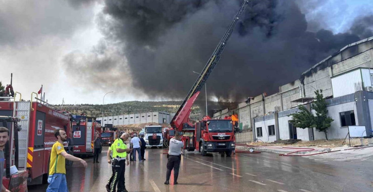 Gaziantep'te Tekstil Fabrikasında Yangın Çıktı